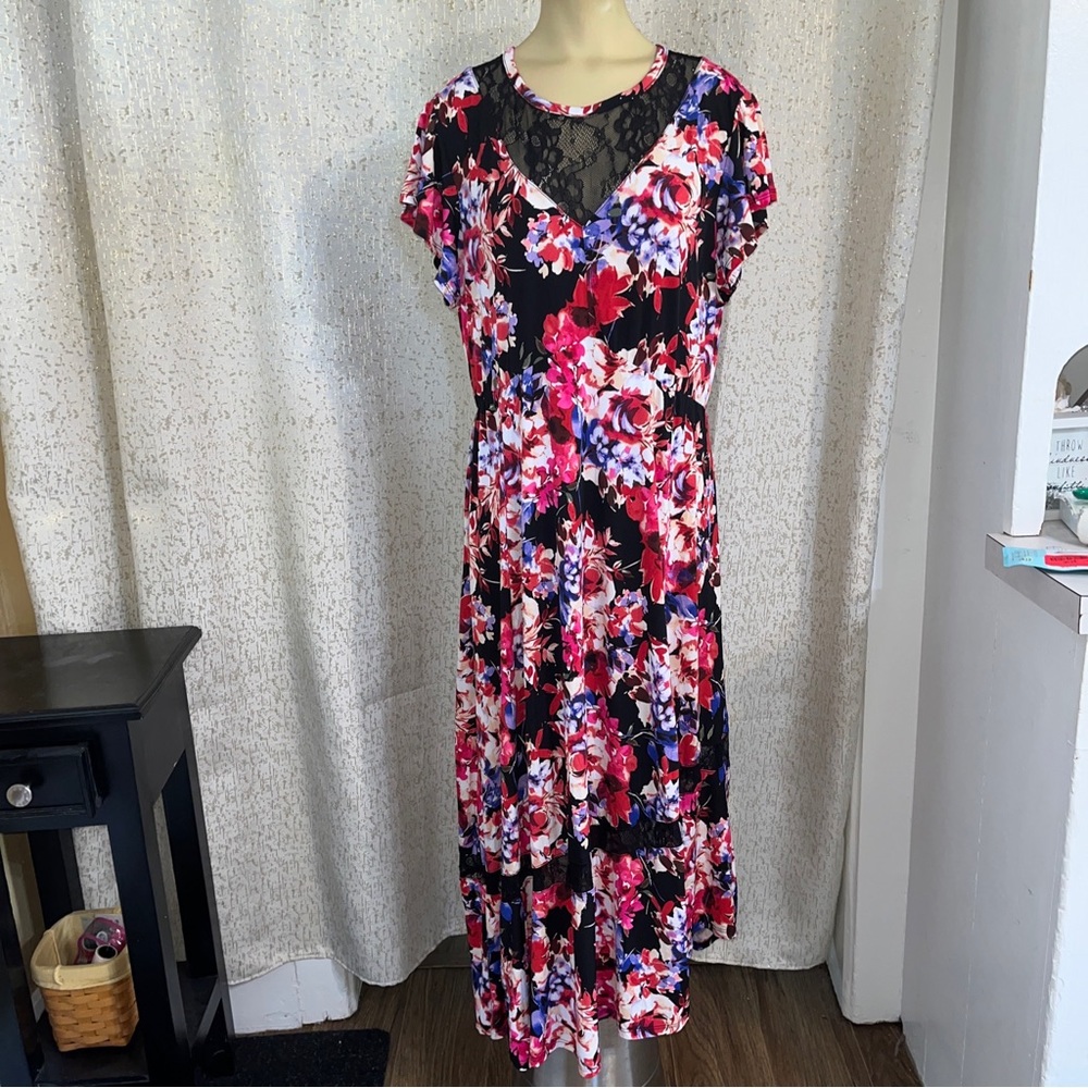 TORRID PLUS SIZE 2, 2X FLORAL A- Line Dress with lace insert.